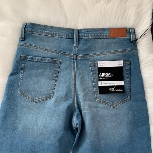 NWT Outland Denim Abigail Cropped High Rise Slim Tapered Jeans Womens 29